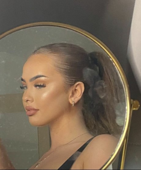 Neave Dare exclusive pornstar pics