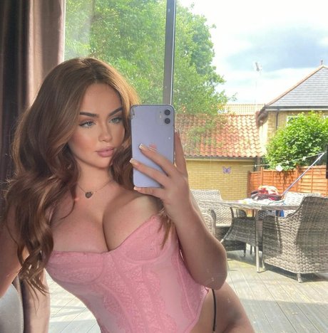 Neave Dare model nudes images