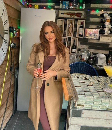 Neave Dare pornstar beautiful photo