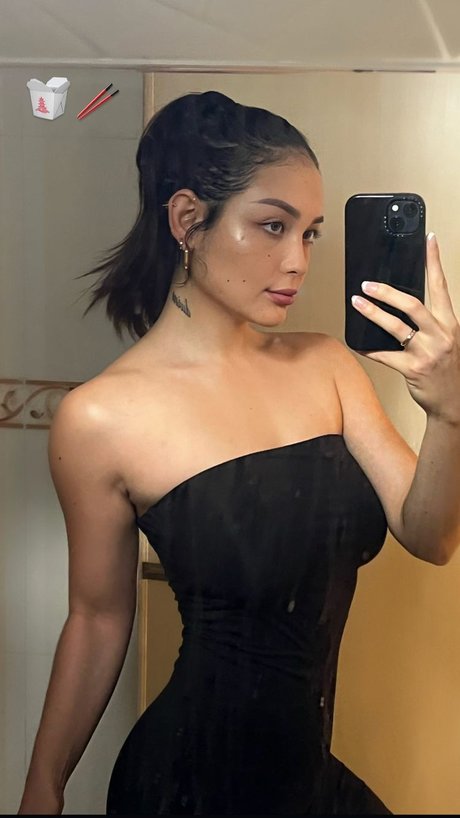 Jasmine Santos star naked pic