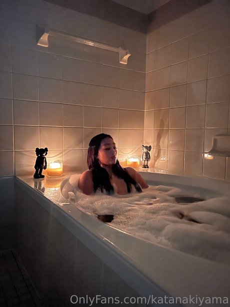 Katana Kiyama_ erotic actress picture