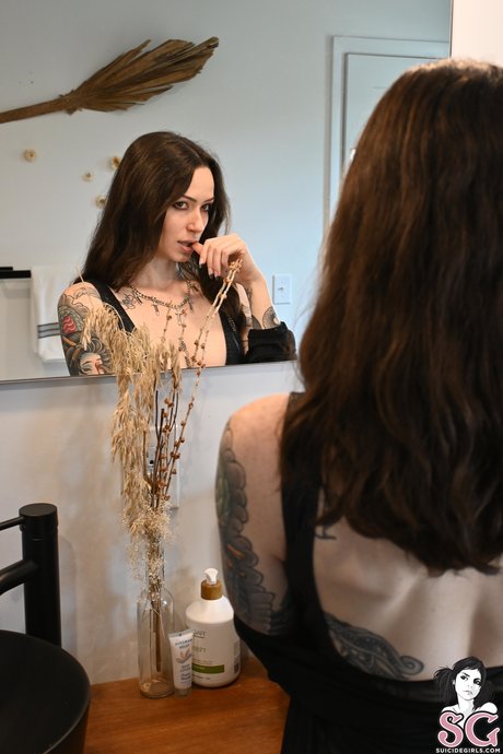 Raven Evil star exclusive archive