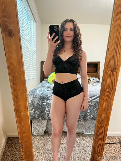 Stella Violet model best pic