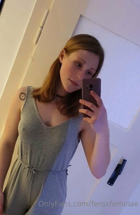 Hannah Klein star high quality pic