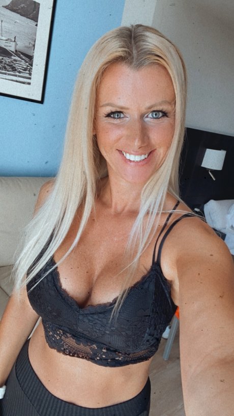 Suny sex model pictures