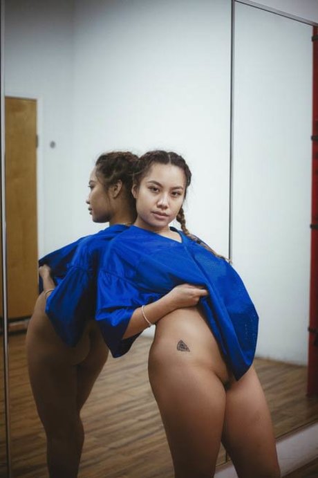 teen solo onlyfans exclusive image