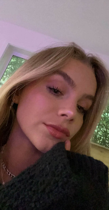 Anna Shumate pretty pornstar photo