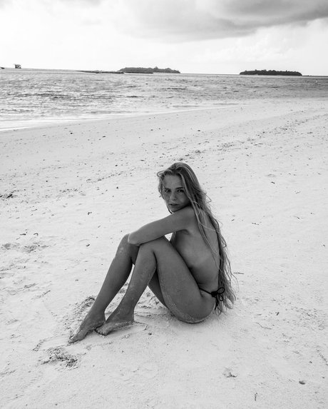 Lies Zhara_ free actress gallery