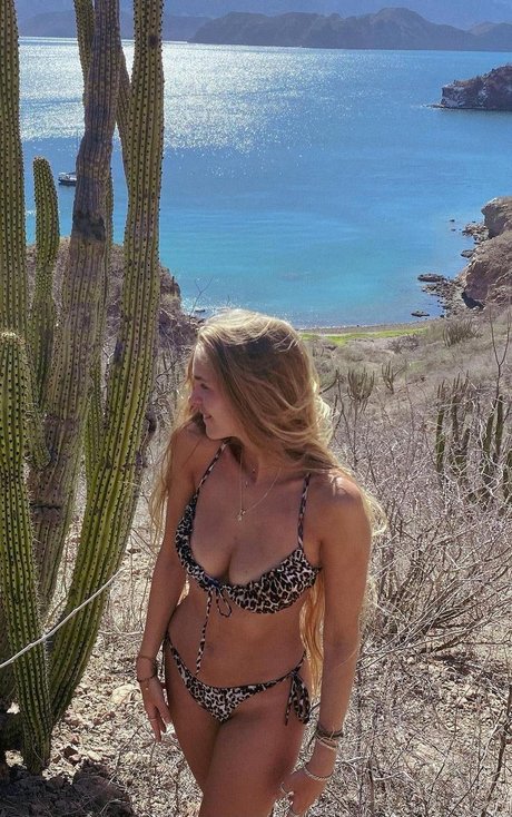 Lies Zhara_ pretty model image