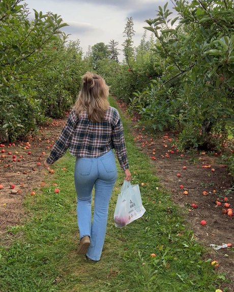 Alice Klomp erotic actress picture