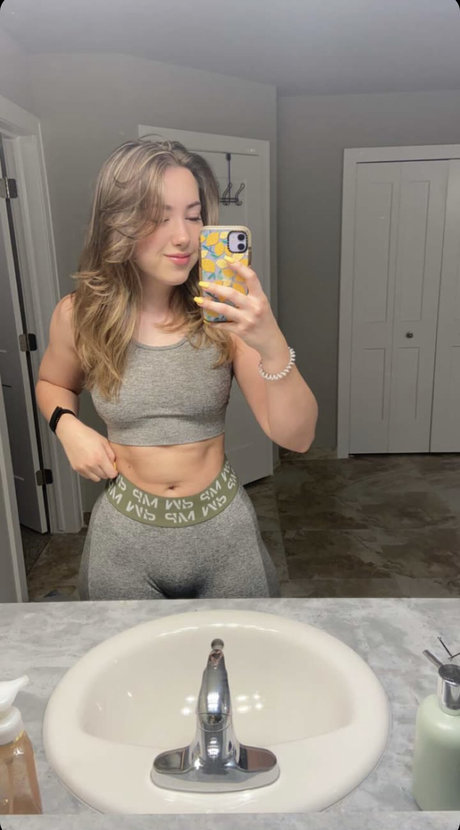 Alice Klomp xxx model pics