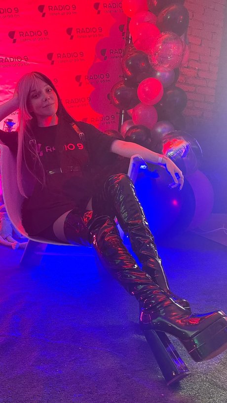 Malvinamoney model hot picture