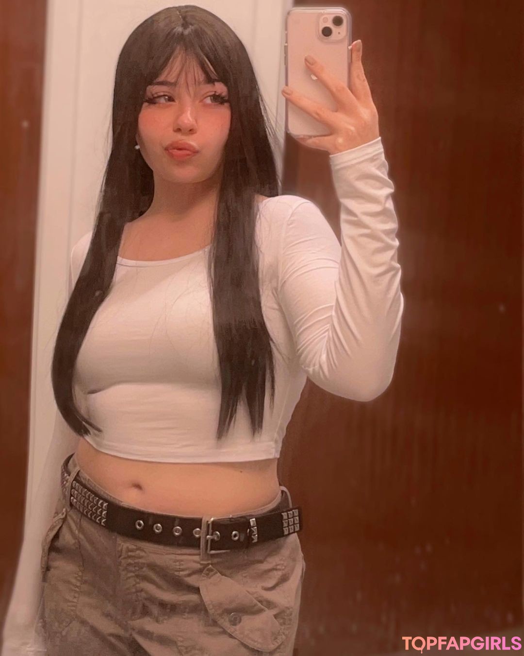 Sugashi_ naked actress photo