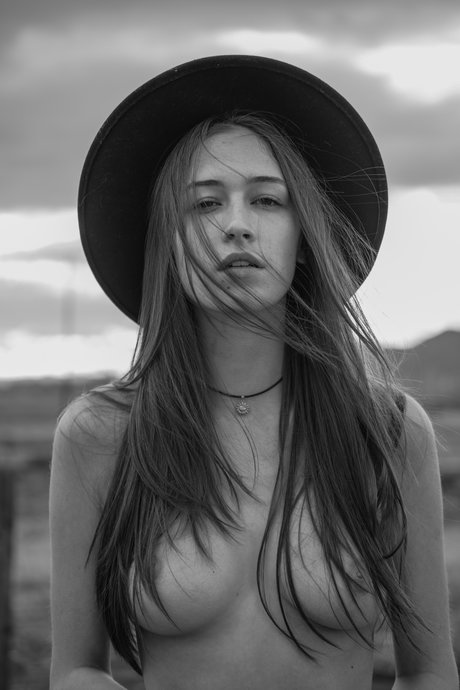 Elsie Hewitt hot star photos