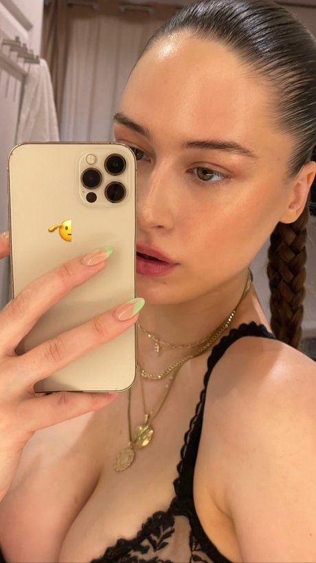 Elsie Hewitt nude pornstar image