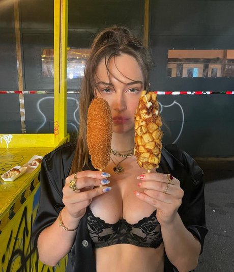 Elsie Hewitt erotic pornstar galleries