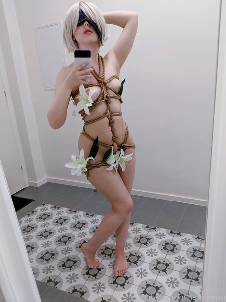 Hailly Senpai erotic model img