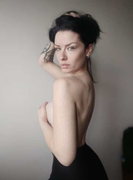 Innervus_ naked star photo