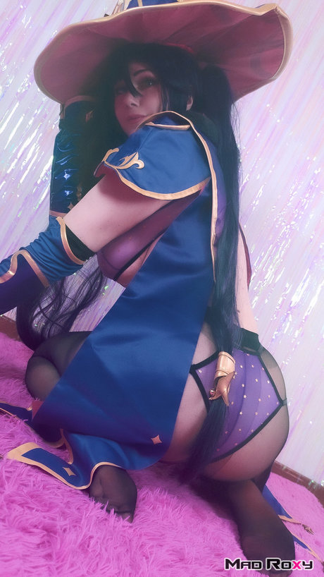 Mad Roxy star naked archive