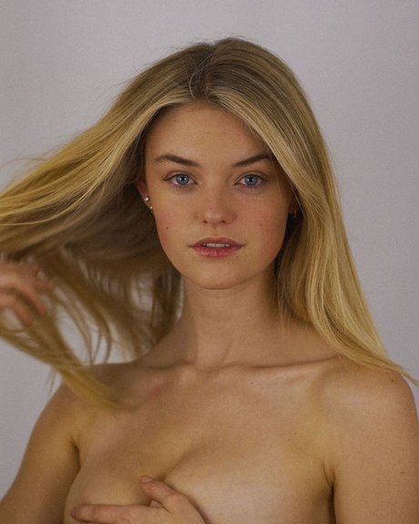 Willow Hand pornstar xxx photos