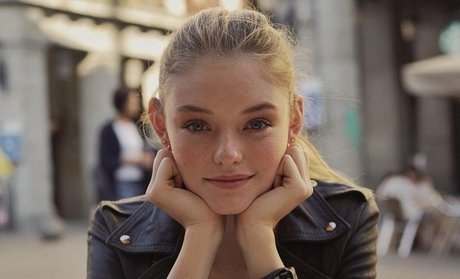 Willow Hand sexy star photos