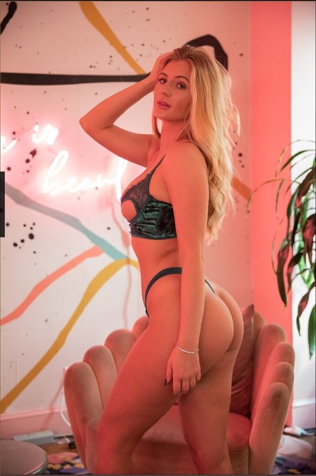 Alexis Clark pornstar sex pictures