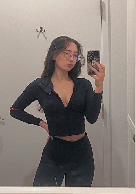 Sabrina Pezeshkian_ high quality model images