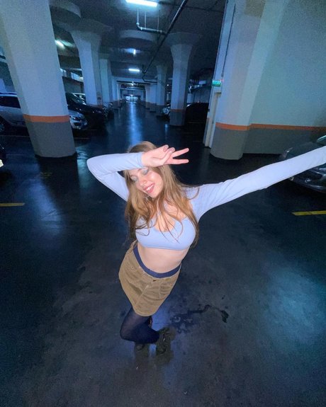 Mariela Vicenzi_ adult model img