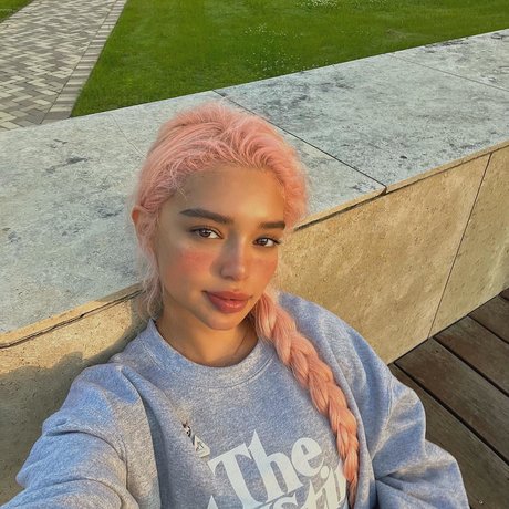 female popular onlyfans free nude picture