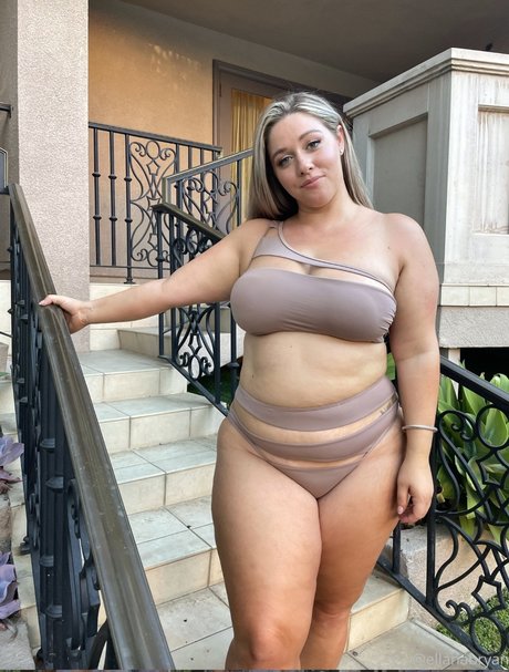 Ellana Bryan model art galleries