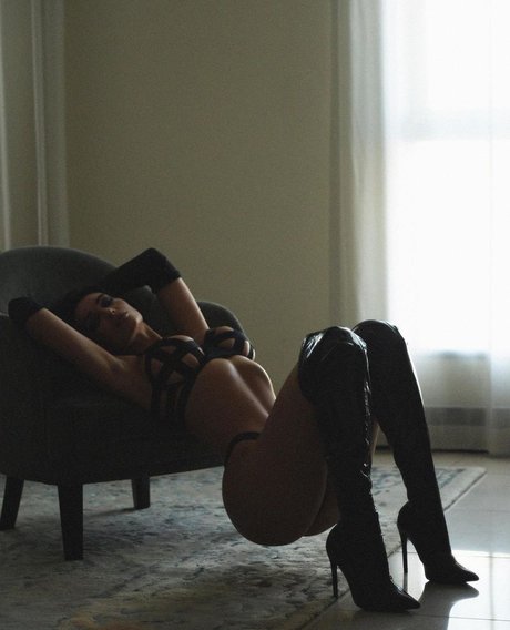 Melinda London pornstar sexy gallery