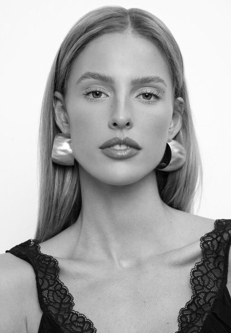 Sienna Cochrane nice star photos