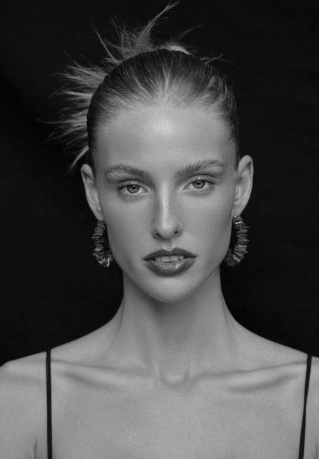 Sienna Cochrane erotic model gallery