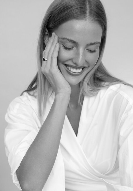 Sienna Cochrane adult model galleries