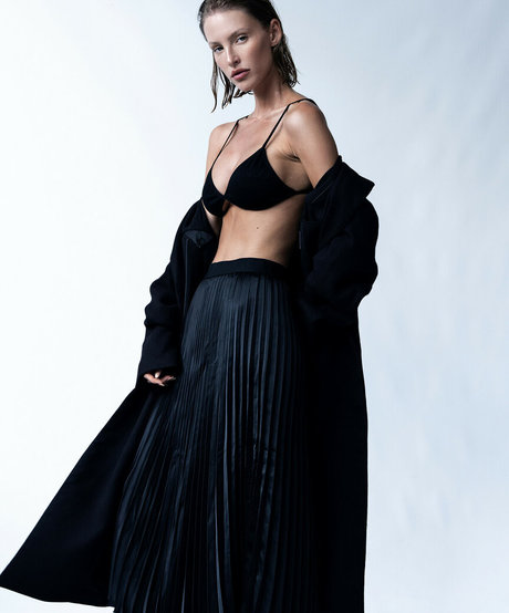 Sienna Cochrane hot star img