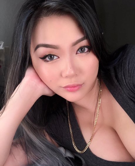 Vicki Li model nude photos