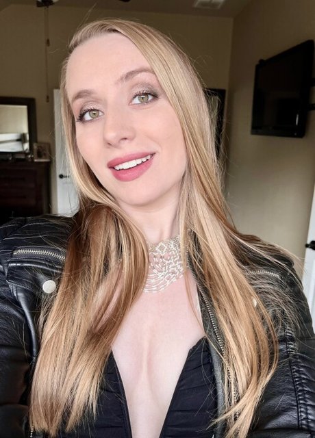 Alanis King model pretty pictures