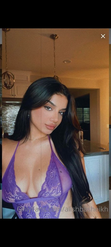 Alishba model pretty pics