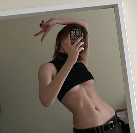 Kira Rausch beautiful actress images