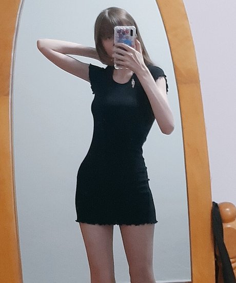 Kiki Glitter Cosplay free model gallery