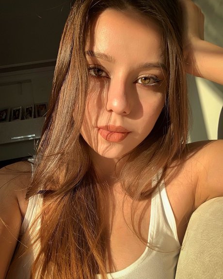 Sinem Ozgur star sexy pic