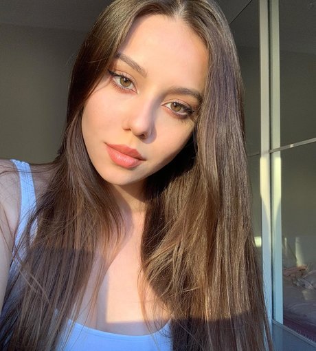 Sinem Ozgur model free pictures