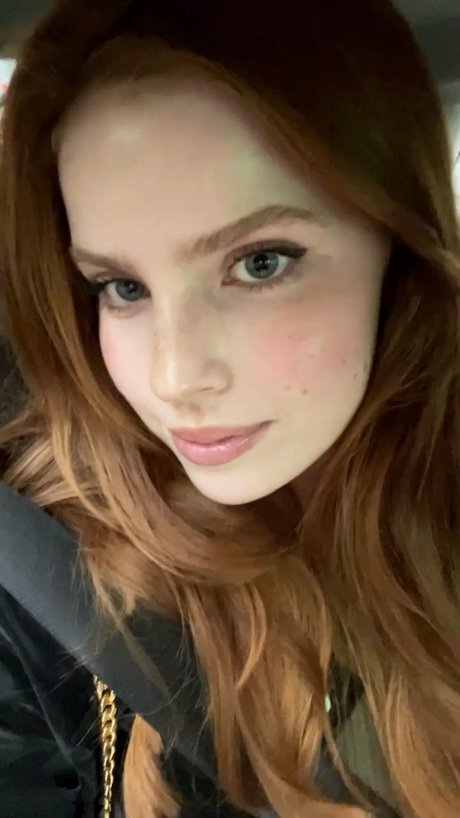 Emily Deyt Aysage pornstar naked photos