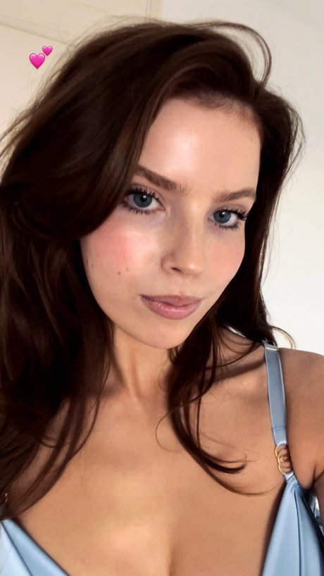 Emily Deyt Aysage pretty pornstar archive