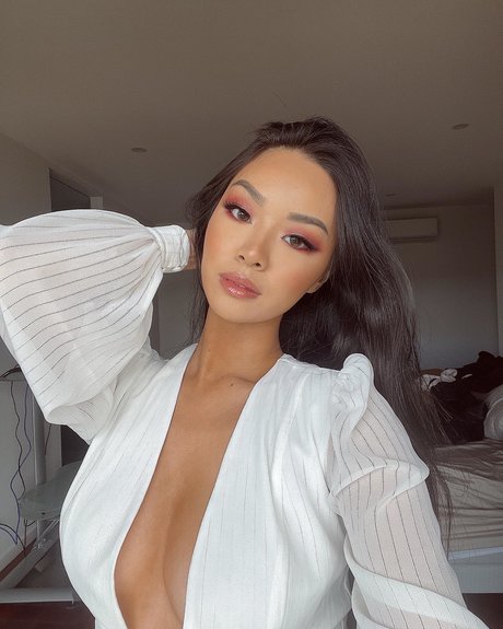 Kathryn Tan sexy model pics