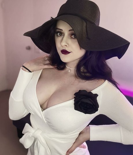 Juicyiris star hot pic