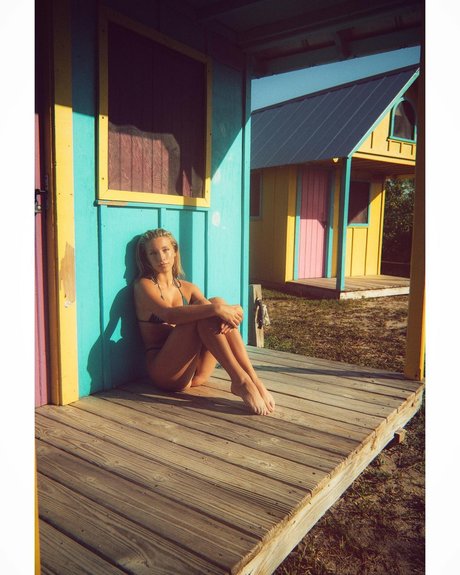 Kenzi Hope porn model photo