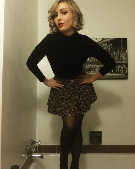 Karina Pennett free actress img