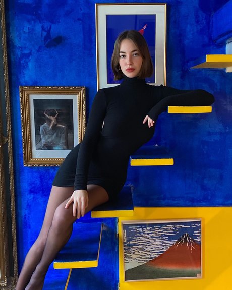 Amelie Manzoli hot model image