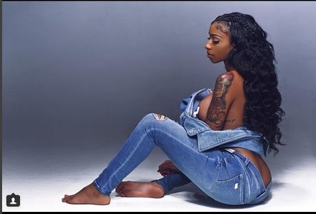 Ashley Burgos pornstar naked pictures